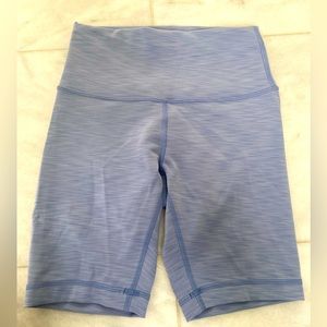 Lululemon short Wander train high rise size 4 Water drop